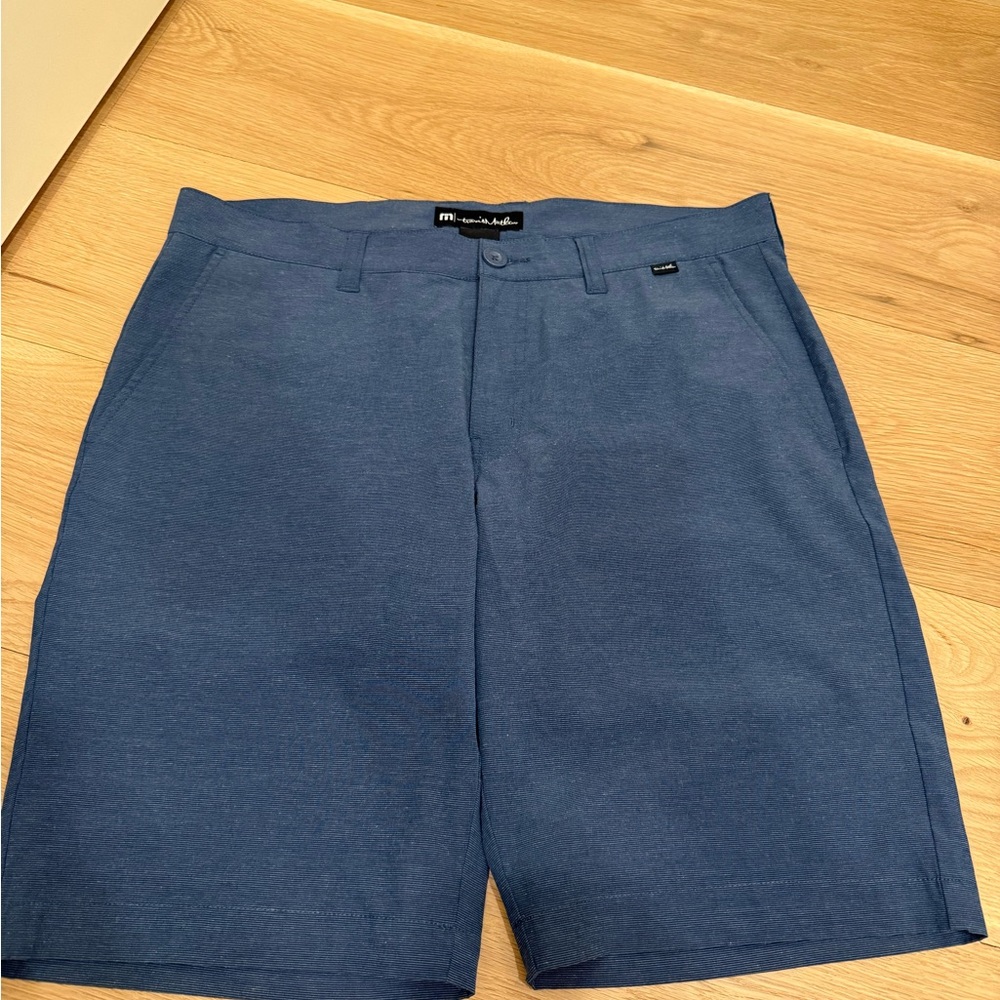 Travis Mathew sz 34 navy blue golf short
